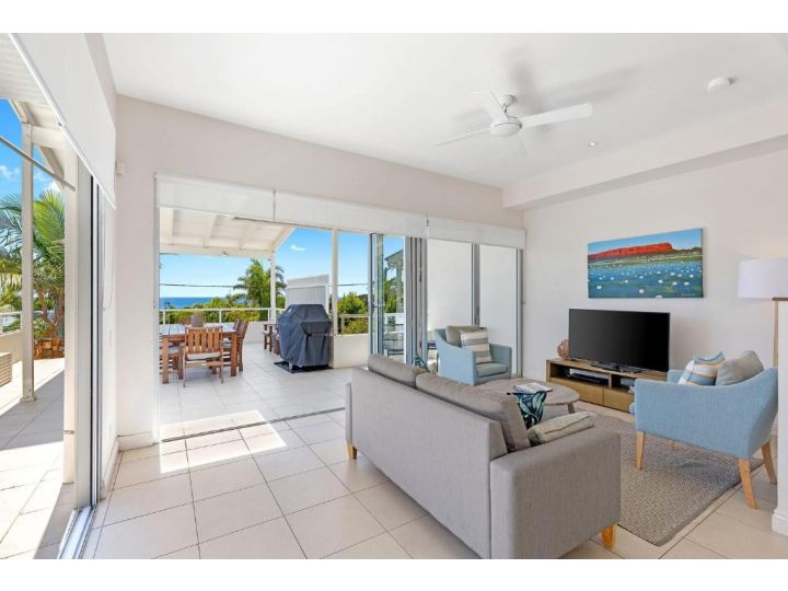 Silver on Sunrise Spacious Townhouse with Ocean Views Private Use Pool 3 bed 3 Bath Guest house, Sunrise Beach - imaginea 1