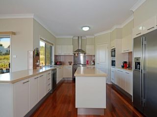 Silver Springs Estate 4br house + 6br house with Wifi, Pool. Fireplace, Views, Olives and Space Guest house, Rothbury - 5