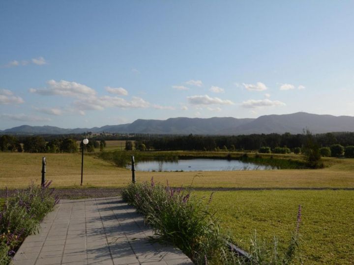 Silver Springs 6br Luxury Homestead with Wifi, Pool. Fireplace, Views, Olives and Space Guest house, Rothbury - imaginea 4