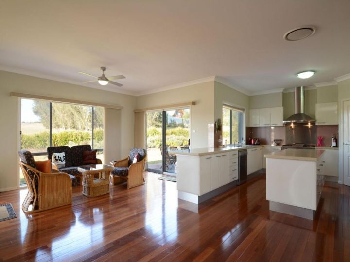 Silver Springs 6br Luxury Homestead with Wifi, Pool. Fireplace, Views, Olives and Space Guest house, Rothbury - imaginea 12