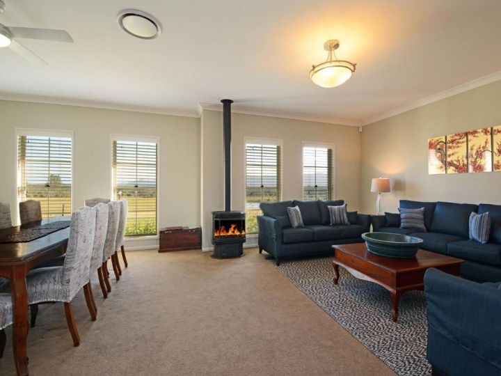 Silver Springs 6br Luxury Homestead with Wifi, Pool. Fireplace, Views, Olives and Space Guest house, Rothbury - imaginea 3