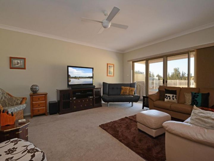 Silver Springs 6br Luxury Homestead with Wifi, Pool. Fireplace, Views, Olives and Space Guest house, Rothbury - imaginea 5