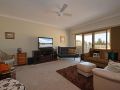 Silver Springs 6br Luxury Homestead with Wifi, Pool. Fireplace, Views, Olives and Space Guest house, Rothbury - thumb 5