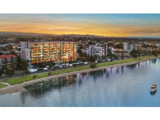 Silvershore Apartments on the Broadwater Aparthotel, Gold Coast - 3