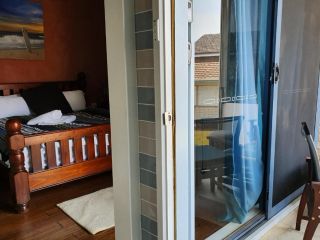 JUST-4-YOU! amazing sea views, WIFI, fullly air-conditioned, king bed Guest house, Vincentia - 1