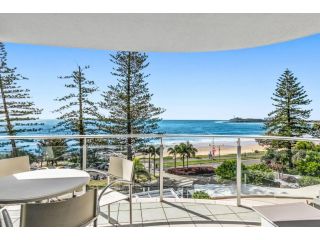 Sirocco 408 by G1 Holidays - Two Bedroom Beachfront Apartment in Sirocco Resort Apartment, Mooloolaba - 2