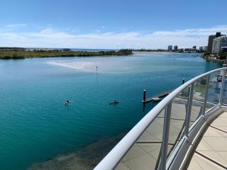 Sitka - Absolute Waterfront Luxury Apartments Apartment, Maroochydore - 2