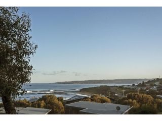 Skenes Beach House Stunning Ocean Views Amongst A Natural Bush Setting Guest house, Skenes Creek - 1