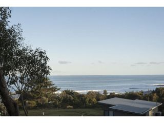 Skenes Beach House Stunning Ocean Views Amongst A Natural Bush Setting Guest house, Skenes Creek - 4