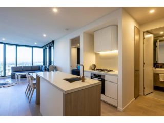 SKY GARDEN APARTMENT WITH VIEWS / GLEN WAVERLEY Guest house, Glen Waverley - 3