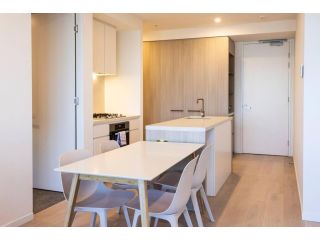 SKY GARDEN APARTMENT WITH VIEWS / GLEN WAVERLEY Guest house, Glen Waverley - 4