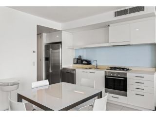 Sky High Apartment with Stunning Oceanview Apartment, Gold Coast - 4