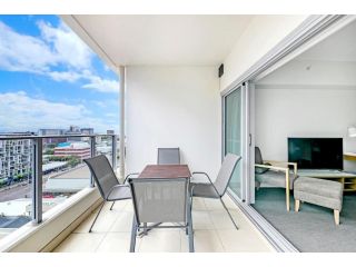 Sky-high Dreaming 10th Floor Resort-style Living Apartment, Darwin - 2