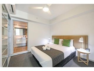 Sky-high Dreaming 10th Floor Resort-style Living Apartment, Darwin - 4