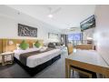 Sky High Modern Oasis with Pool and City Views Apartment, Darwin - thumb 4