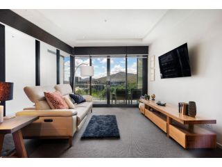Sky High Views in the Heart of Canberra Apartment, Canberra - 2