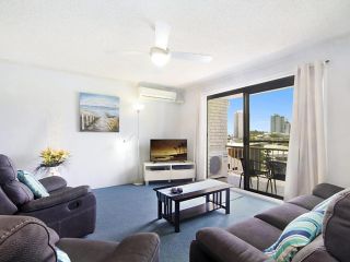 Skyline Unit 12 - Central location overlooking Coolangatta Apartment, Gold Coast - 2