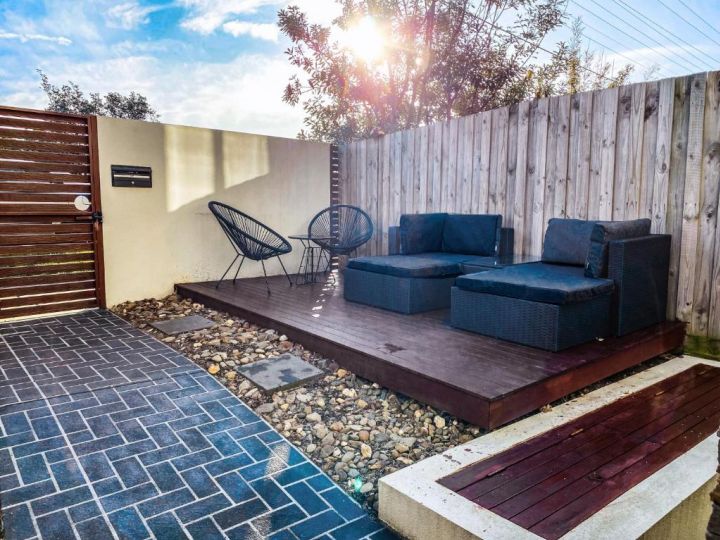 Sleek 2-Bed Townhouse with Oceanviews Guest house, Seaford - imaginea 6
