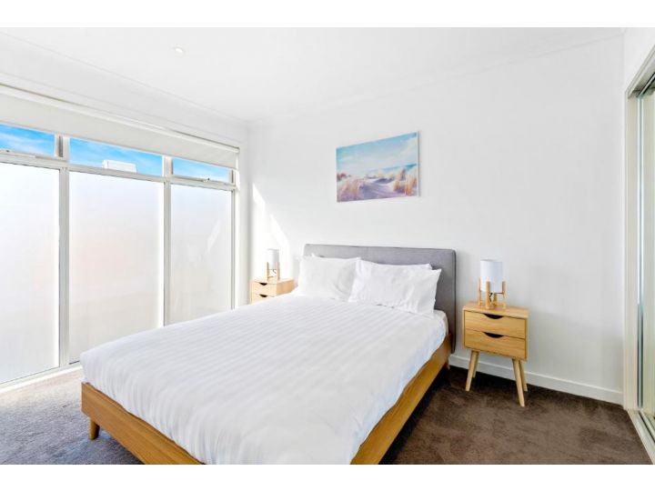 Sleek 2-Bed Townhouse with Oceanviews Guest house, Seaford - imaginea 10
