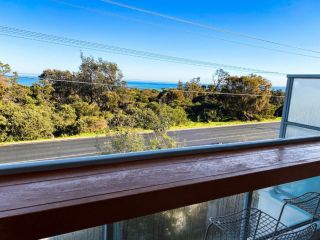 Sleek 2-Bed Townhouse with Oceanviews Guest house, Seaford - 2