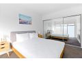 Sleek 2-Bed Townhouse with Oceanviews Guest house, Seaford - thumb 7