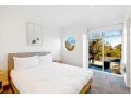 Sleek 2-Bed Townhouse with Oceanviews Guest house, Seaford - thumb 5