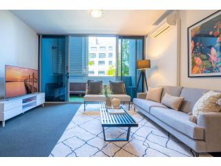 Sleek Inner-City Getaway in Prime Location Apartment, Sydney - 1