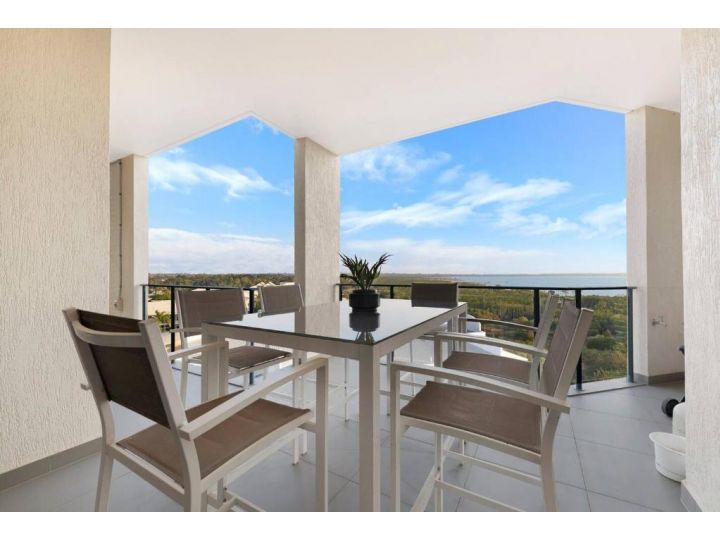 Sleek Penthouse Style meets Stunning Coastal Views Apartment, Nightcliff - imaginea 9