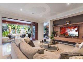 Sleek Tropical Oasis / Bridgeman Downs, QLD Guest house, Queensland - 1