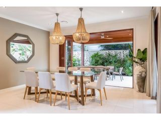 Sleek Tropical Oasis / Bridgeman Downs, QLD Guest house, Queensland - 3