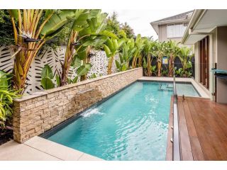Sleek Tropical Oasis / Bridgeman Downs, QLD Guest house, Queensland - 4