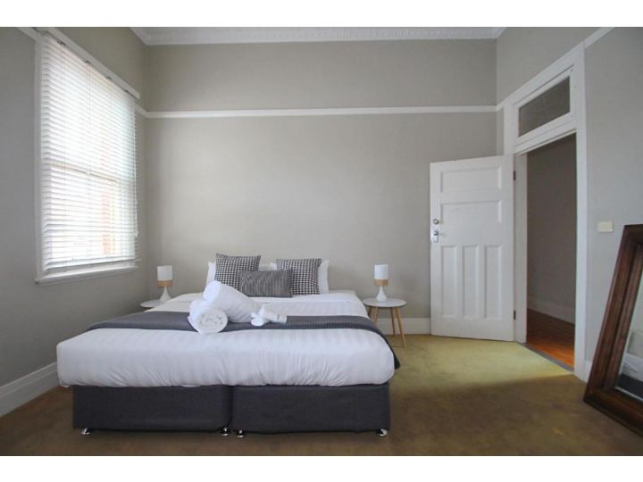 Waterviews - Hidden Gem in CBD - Sleeps 10 Apartment, Wagga Wagga - imaginea 11