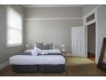 Waterviews - Hidden Gem in CBD - Sleeps 10 Apartment, Wagga Wagga - thumb 11