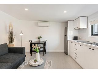 Smart Studio near Racecourse, Dining & CBD Trains Apartment, Carnegie - 5