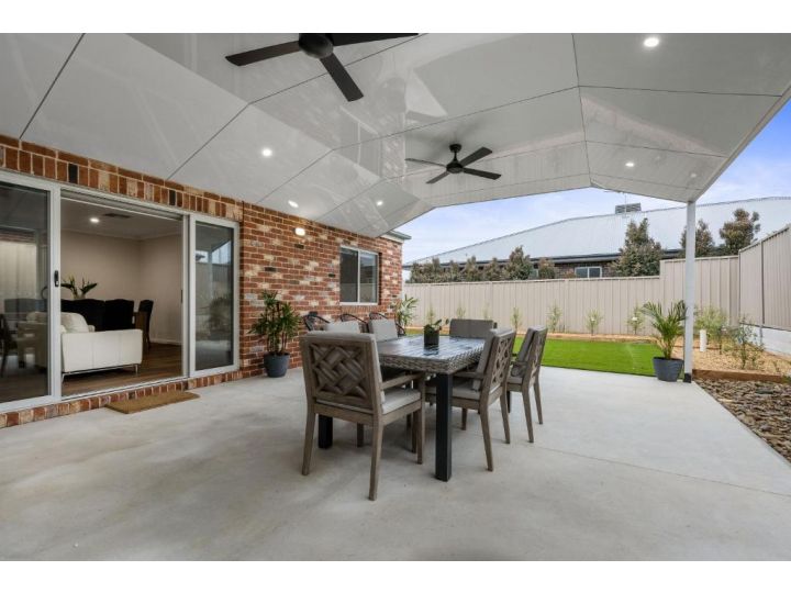 Smiggins Stays - Spacious and Stylish Guest house, Australia - imaginea 3