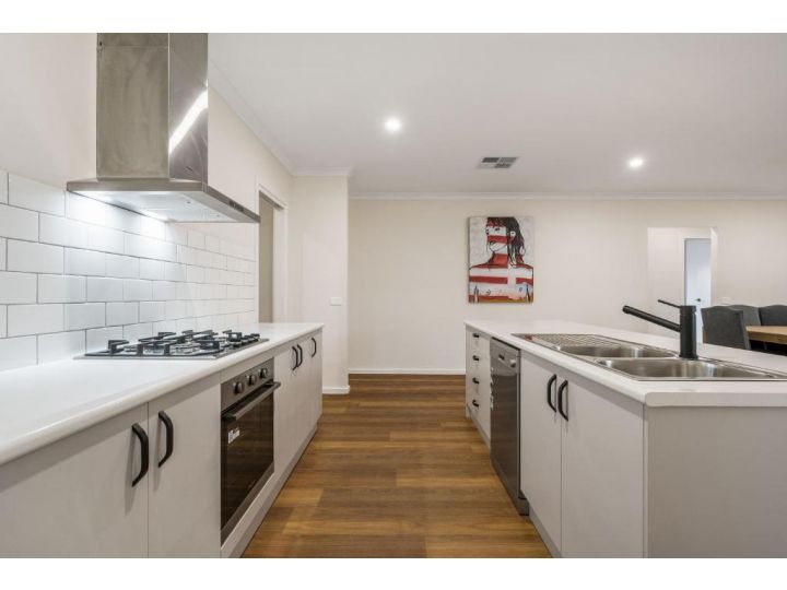 Smiggins Stays - Spacious and Stylish Guest house, Australia - imaginea 10
