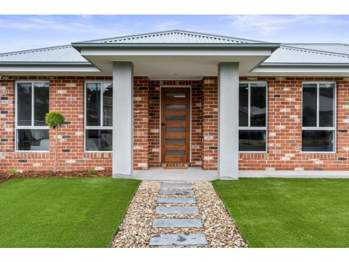 Smiggins Stays - Spacious and Stylish Guest house, Australia - imaginea 2