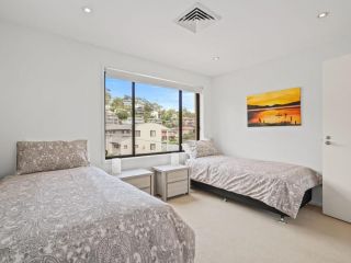 Spaciously Comfy Home With Balcony and BBQ Guest house, Terrigal - 5