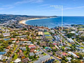 Spaciously Comfy Home With Balcony and BBQ Guest house, Terrigal - 1