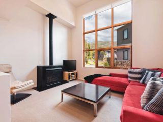 Snow Stream 1 Bedroom and loft with gas fire garage parking and mountain view Chalet, Thredbo - 1