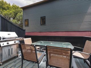 Snow Stream 2 Bedroom and loft with gas fire garage parking and balcony Chalet, Thredbo - 5