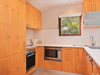 Snow Stream 2 Bedroom and loft with gas fire garage parking and balcony Chalet, Thredbo - 3