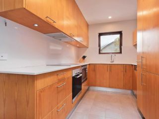 Snow Stream 3 Bedroom and loft with gas fire garage parking and balcony Chalet, Thredbo - 4