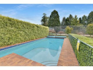 Snowline Retreat The Ultimate Getaway Tennis Court & Pool Guest house, Orange - 1