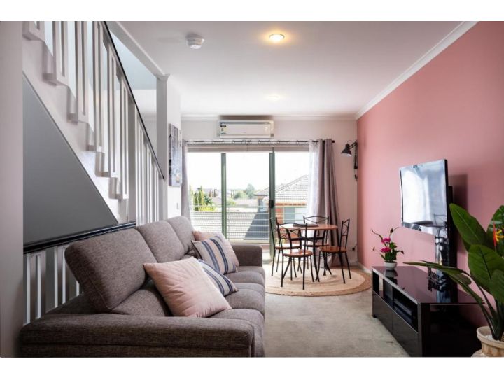 Snug 2-bed Townhouse Near Bustling Shops Guest house, Maribyrnong - imaginea 6