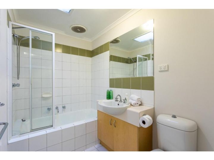 Snug 2-bed Townhouse Near Bustling Shops Guest house, Maribyrnong - imaginea 12