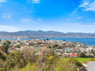 SOHO apartment with river views stroll cafes Guest house, Hobart - 2