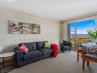 SOHO apartment with river views stroll cafes Guest house, Hobart - 5