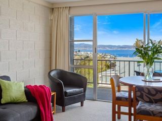 SOHO apartment with river views stroll cafes Guest house, Hobart - 3