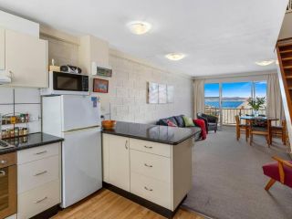 SOHO apartment with river views stroll cafes Guest house, Hobart - 1